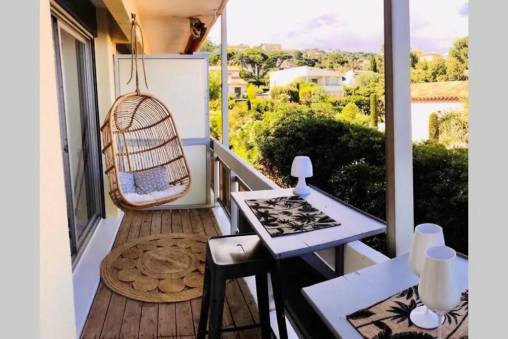 Appartement Charmant studio avec terrasse vue mer à 50 m Sainte-Maxime France