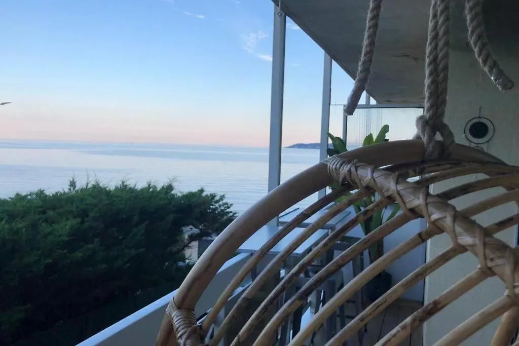 Charmant studio avec terrasse vue mer à 50 m Sainte-Maxime 0*,