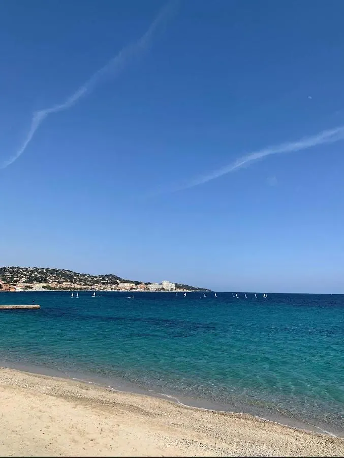 Charmant studio avec terrasse vue mer à 50 m Sainte-Maxime